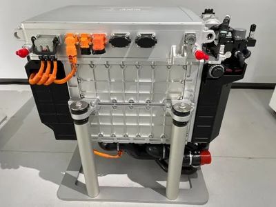 燃料電池新突破 億華通180kW大功率發(fā)動(dòng)機(jī)亮相，引爆行業(yè)下一階段競(jìng)爭(zhēng)力